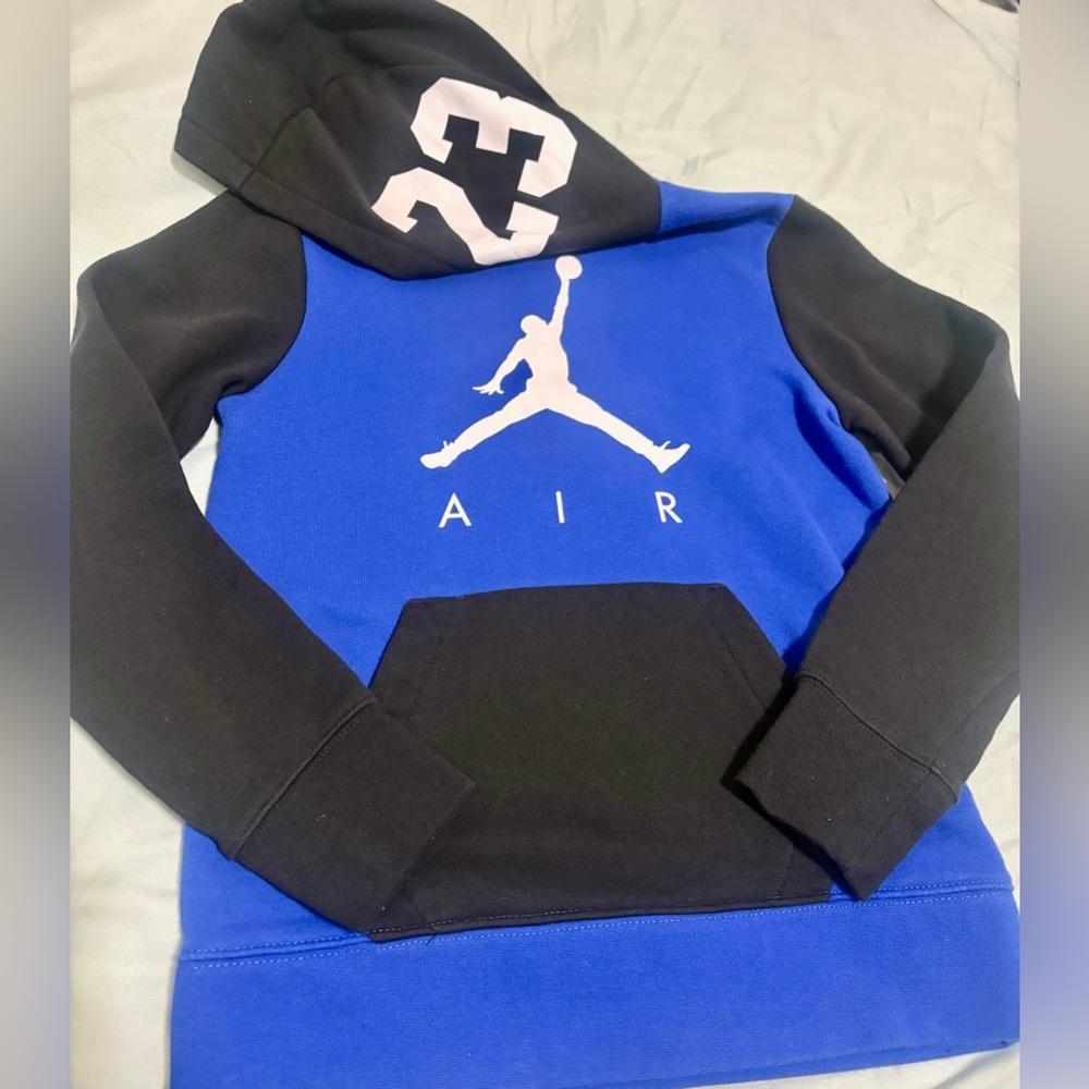 Boys Jordan hoodie- size M